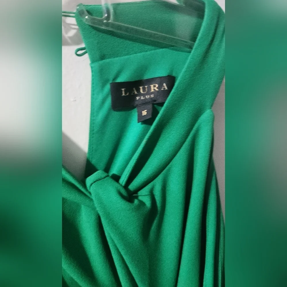 Emerald Halter Dress (Laura Plus) - Picture 2 of 3